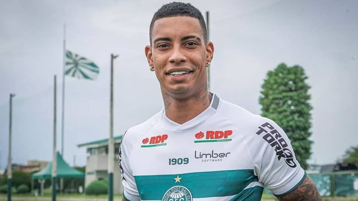 Alef Manga terá contrato rescindido com Coritiba após citação em denúncia do MP