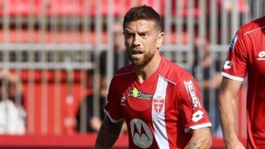 Atacante foi suspenso por doping