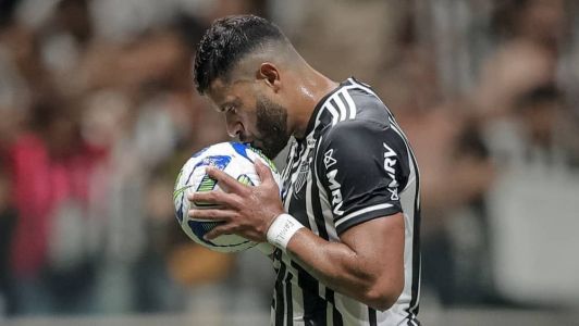 Atacante Hulk durante partida entre Atlético e Goiás, pelo Brasileiro