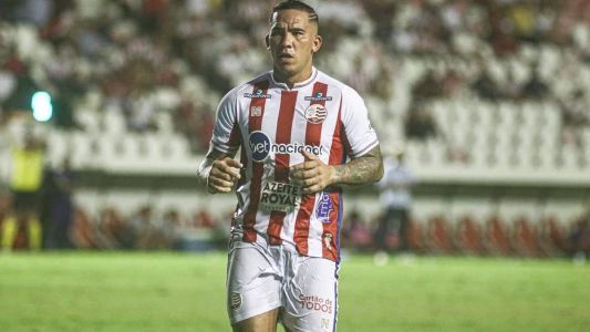 Atacante Jael não gostou de ser substituído no jogo