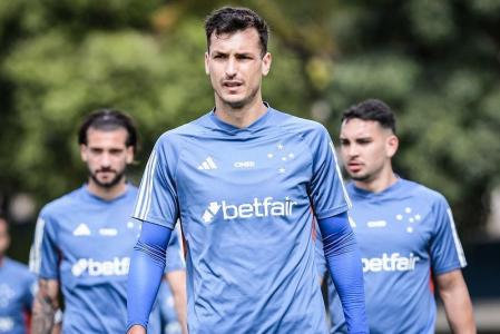 Atacante Juan Dinenno em treino pelo Cruzeiro • Gustavo Aleixo/Cruzeiro