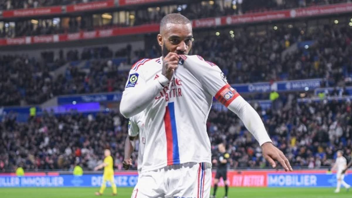 Lacazette marca e Lyon empata com o Nantes pelo Francês 