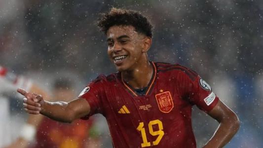 Atacante Lamine Yamal, de 16 anos, quebrou dois recordes pela Seleção da Espanha