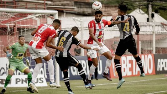 Atacante Luan marcou os dois gols do Villa Nova na vitória sobre o Democrata-GV