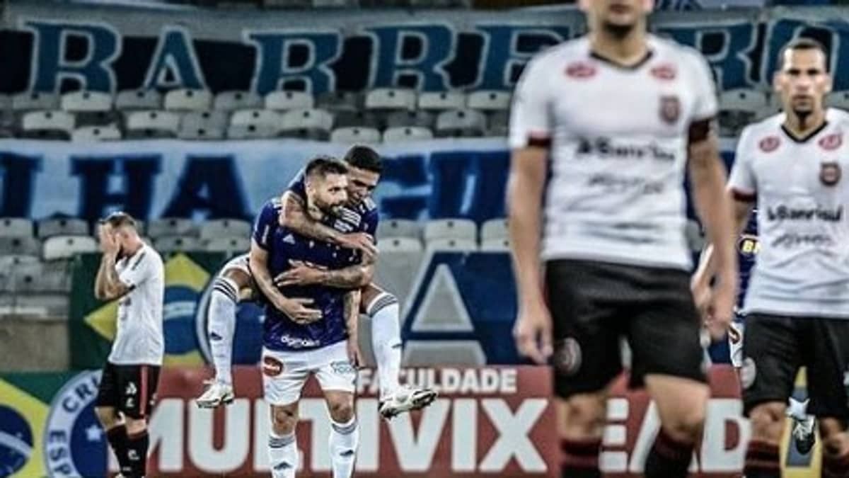 Rafael Sóbis posta golaço pelo Cruzeiro e pede placa no Mineirão