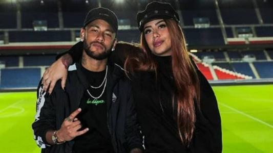 Atacante Neymar (esq), do PSG, e Rafaella Santos (dir), irmã do craque