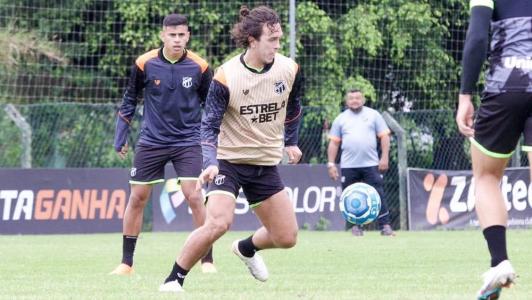 Atacante Nicolas em treinamento do Ceará