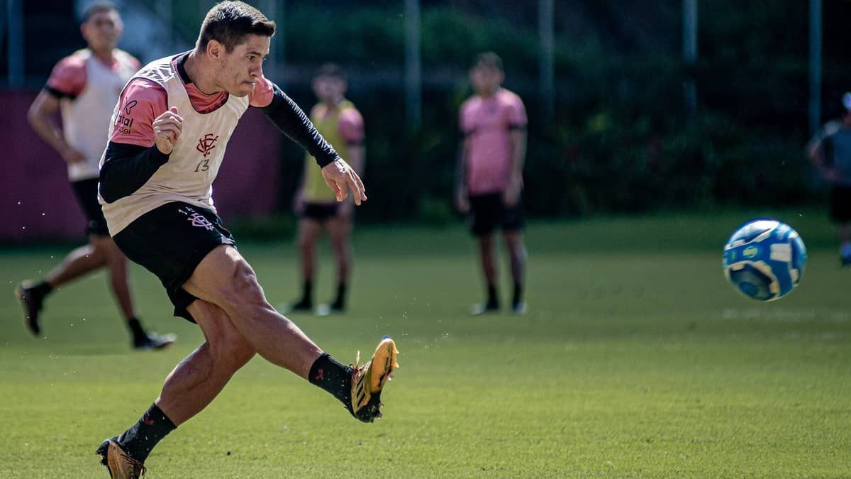 Vitória fecha preparação para enfrentar a Chape; veja possível escalação