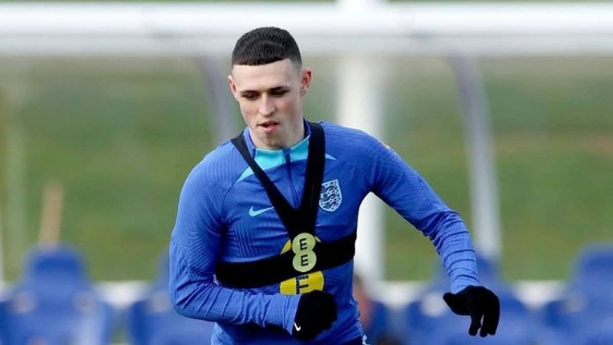 Foden passa por cirurgia e desfalca Inglaterra nas eliminatórias da Euro