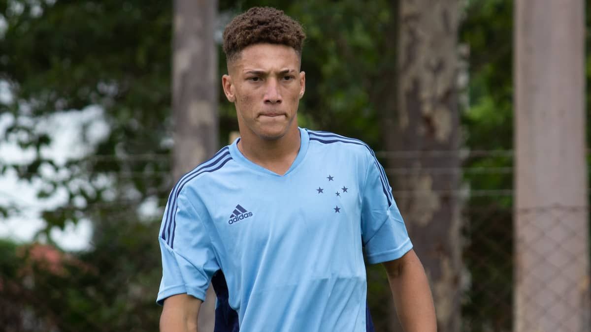 Cruzeiro: Atacante Robert sofre trauma no ombro, mas deve continuar na disputa da Copa São Paulo