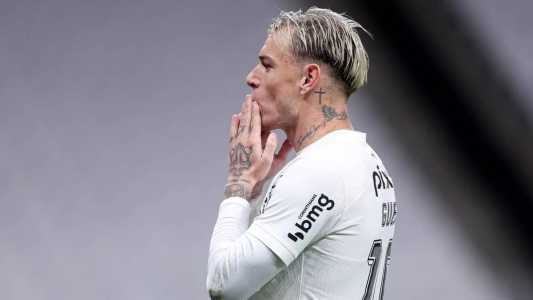 Atacante Roger Guedes em jogo pelo Corinthians