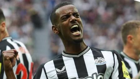Atacante sueco brilhou e marcou duas vezes na partida