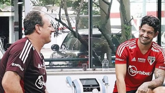 Atacante teve passagem pelo São Paulo, e voltou ao clube para tratar lesão no joelho