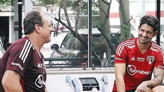 Atacante teve passagem pelo São Paulo, e voltou ao clube para tratar lesão no joelho