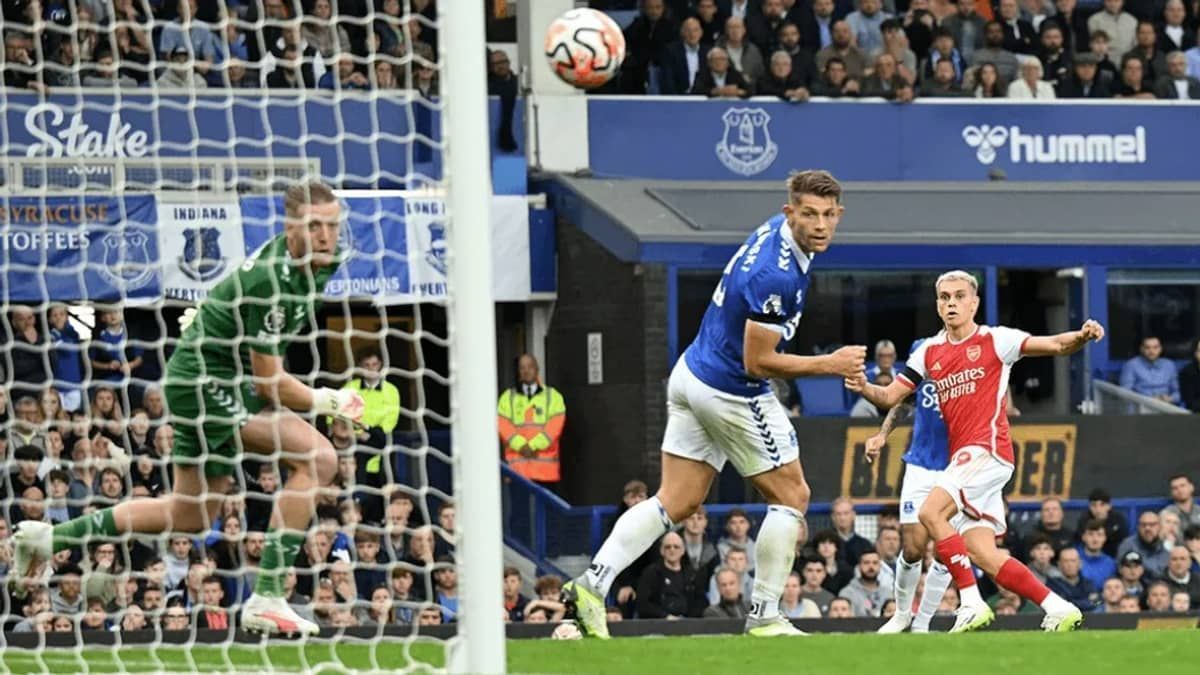 Arsenal bate Everton e sobre para 4º no Inglês; Martinelli tem gol anulado e sai machucado