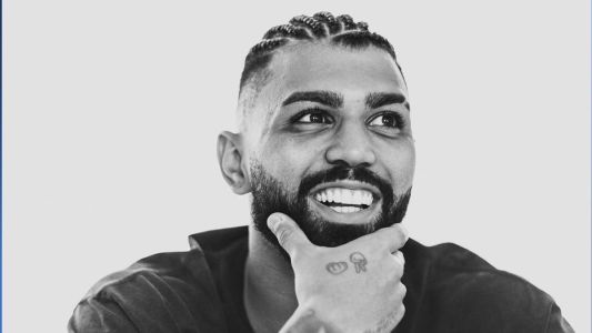 Atacante usa Lil Gabi como nome artístico