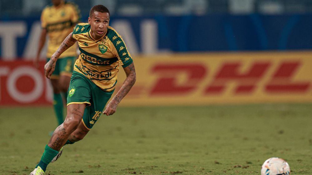 Presidente do Atlético abre o jogo sobre contratação de Deyverson
