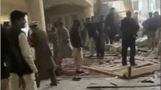 Ataque aconteceu durante oração na cidade de Peshawar, próxima da fronteira com o Afeganistão