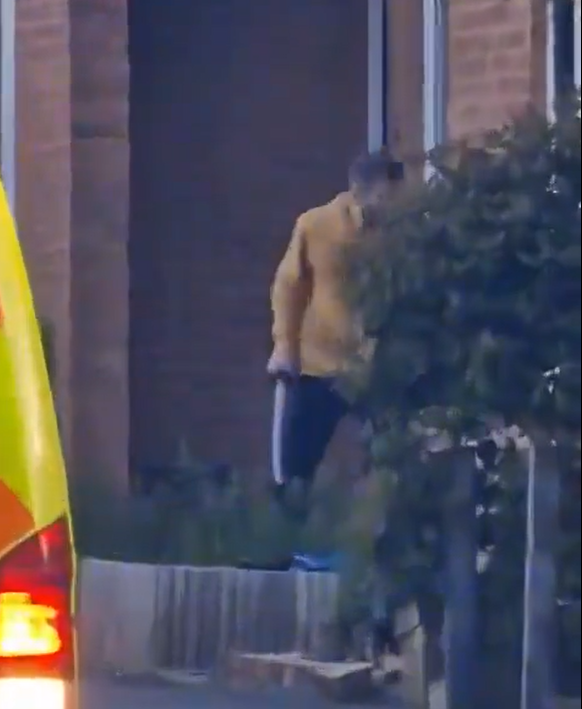 Menino de 13 anos morre em ataque com espada em Londres
