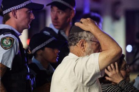 Ataque a tiros contra festa judaica na Austrália deixou 11 mortos neste domingo (14)