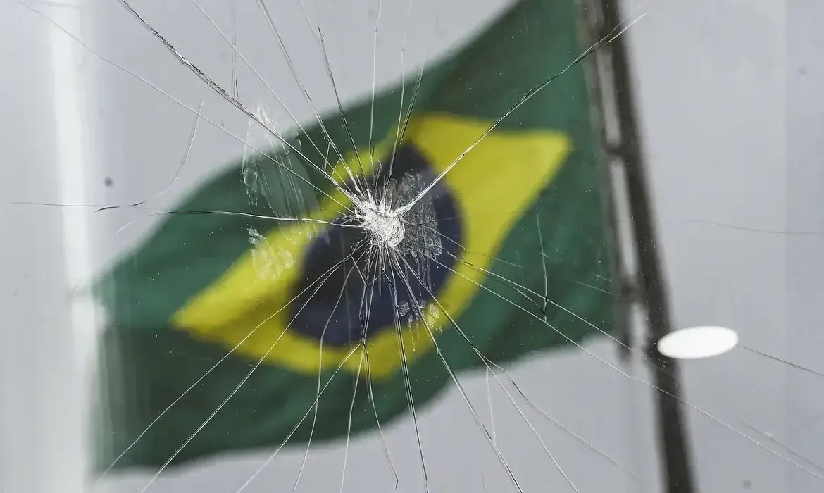 Oposição alcança 257 assinaturas para urgência de anistia aos condenados pelo 8/1