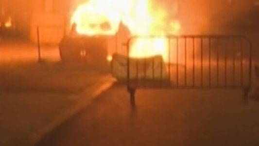 Até a manhã de domingo, a violência deixou 3.200 detidos, mais de 700 agentes das forças de segurança feridos, quase 5.000 veículos incendiados