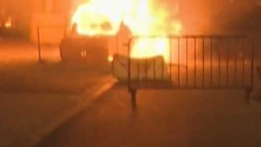 Até a manhã de domingo, a violência deixou 3.200 detidos, mais de 700 agentes das forças de segurança feridos, quase 5.000 veículos incendiados