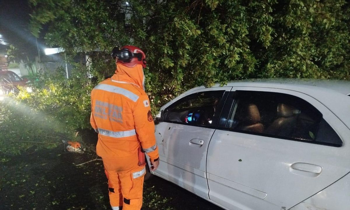 Após forte chuva, Bombeiros reforçam equipes em Juiz de Fora