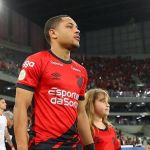Athletico: Lesão ligamentar de Vitor Roque não requer cirurgia