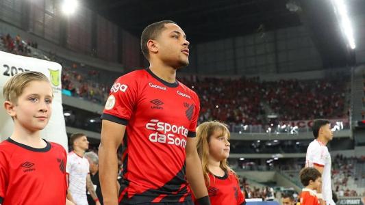 Athletico divulgou nota atualizando sobre Vitor Roque