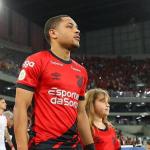 Athletico: Lesão ligamentar de Vitor Roque não requer cirurgia