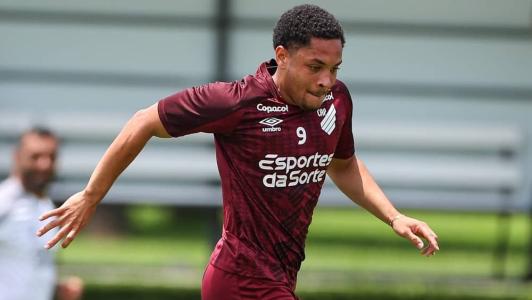Athletico e Vasco se enfrentam no Brasileiro
