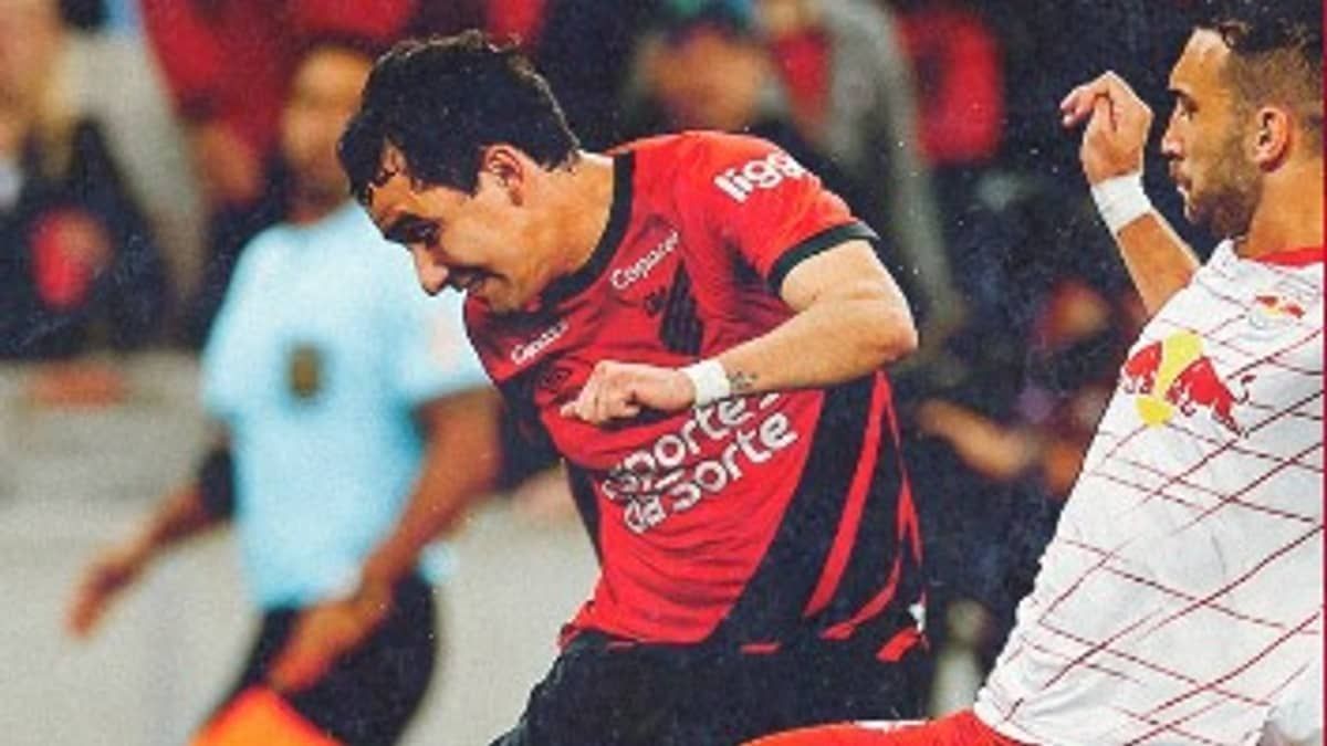 Athletico-PR e RB Bragantino empatam em jogo eletrizante pelo Brasileirão