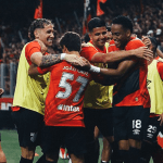 Athletico-PR vence de virada o Paraná Clube na estreia do Paranaense