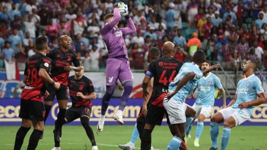 Athletico-PR somou apenas 17 pontos em 17 jogos fora de casa no Brasileirão
