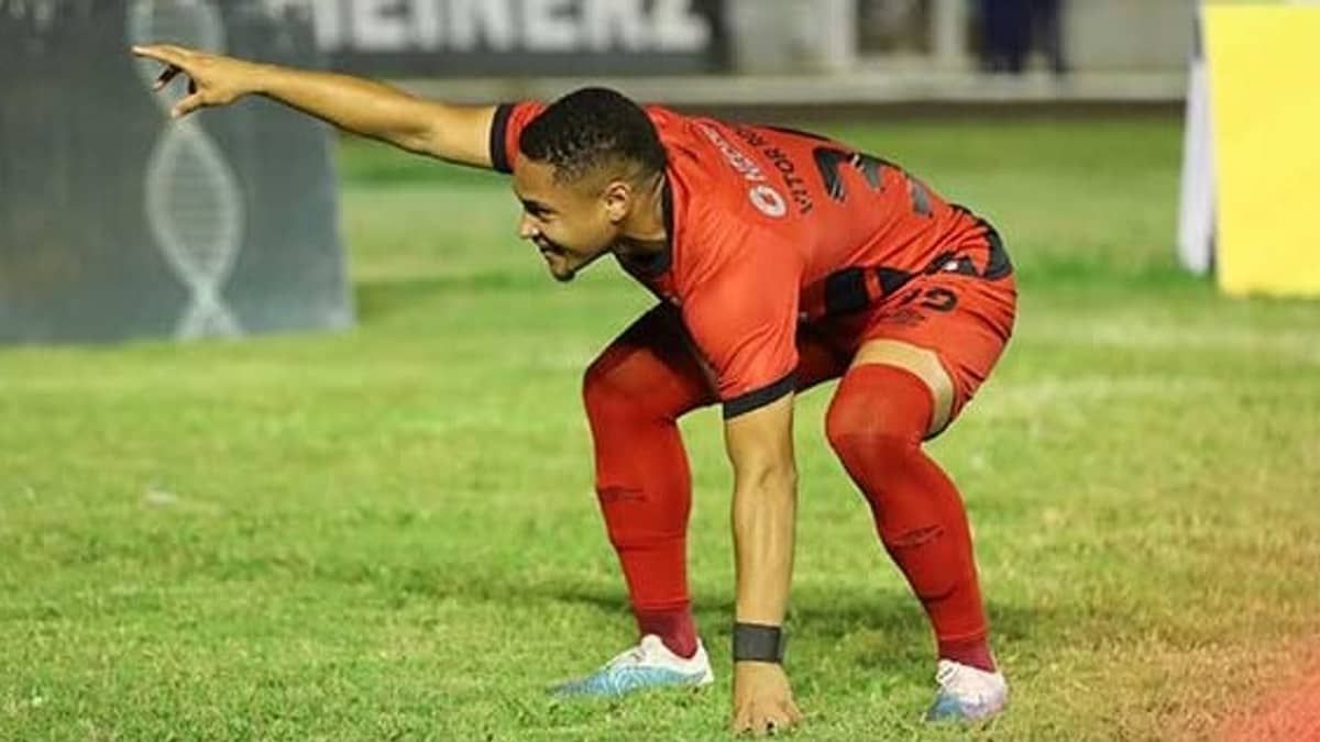 Vitor Roque marca, e Athletico-PR vira sobre o Cascavel  nos acréscimos