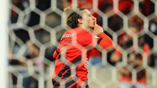 Athletico-PR venceu o Atletiba neste domingo (14)