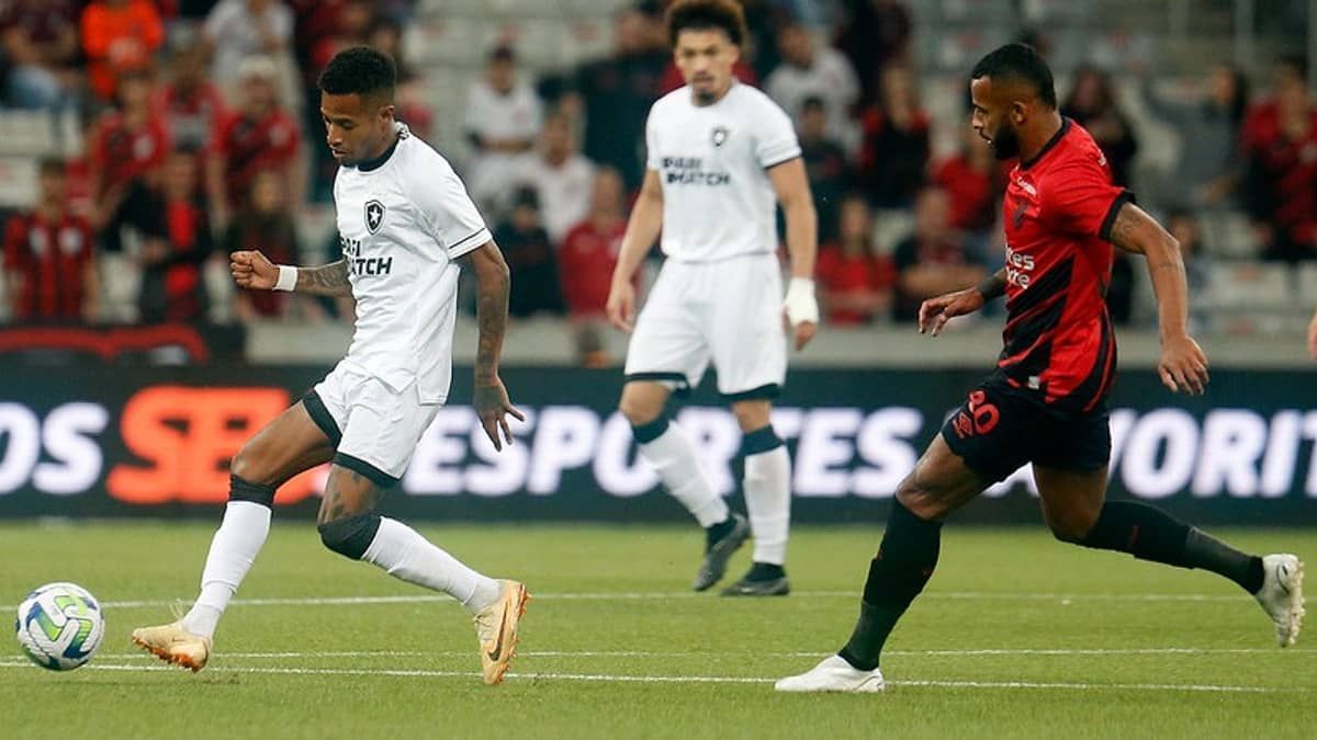 Botafogo, líder do Brasileirão, perde para o Athletico-PR em Curitiba