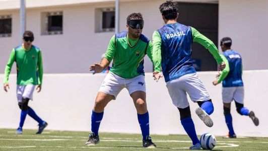 Atividade de futebol de cegos no Centro de Treinamento Paralímpico em Santiago, no Chile