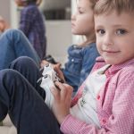 Jogar videogame não causa danos cognitivos, aponta estudo