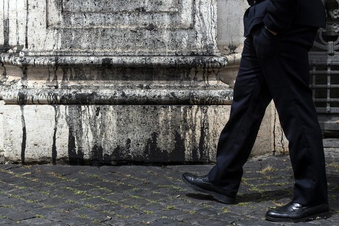 Ativistas vandalizam prédio do Ministério do Trabalho da Itália; entenda motivo