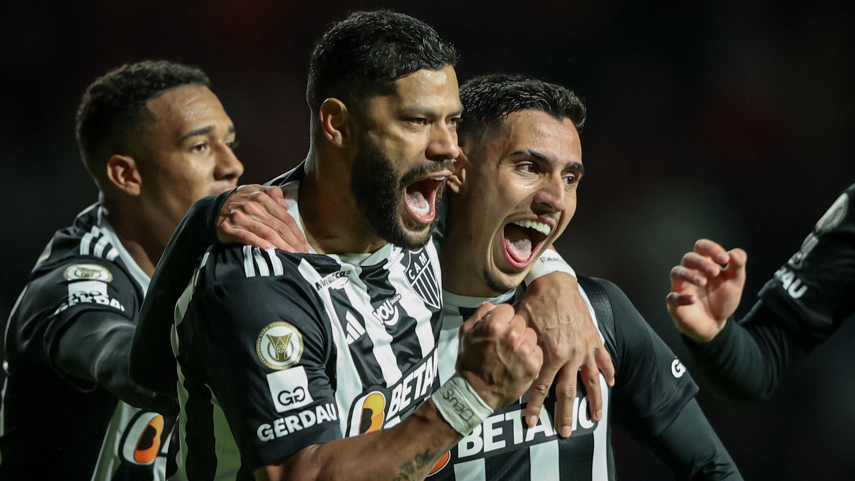 Hulk revela esforço em ‘classe econômica’ para estar em vitória do Atlético