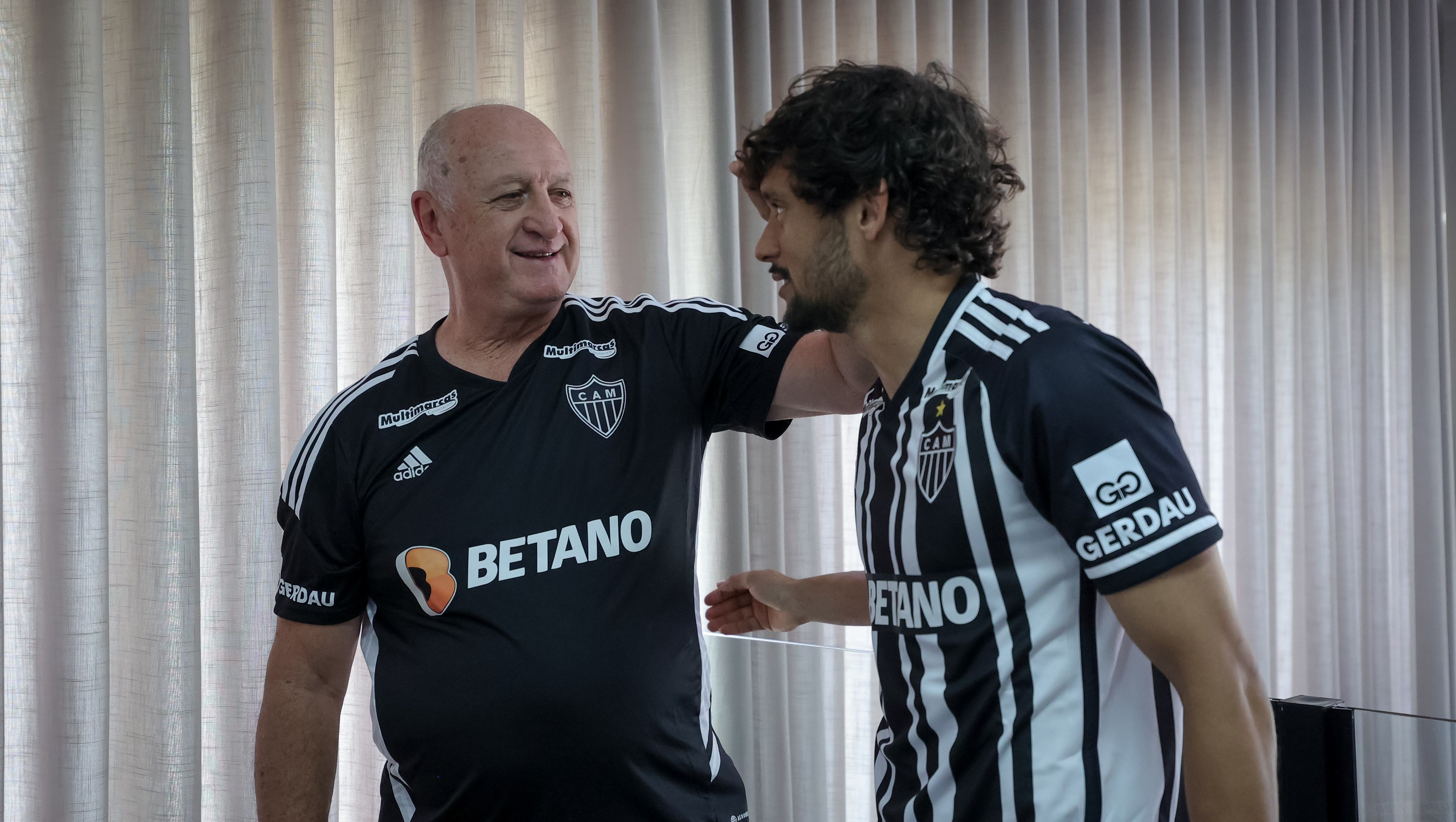 Scarpa revela como elenco do Atlético reagiu à polêmica de Felipão com torcedores