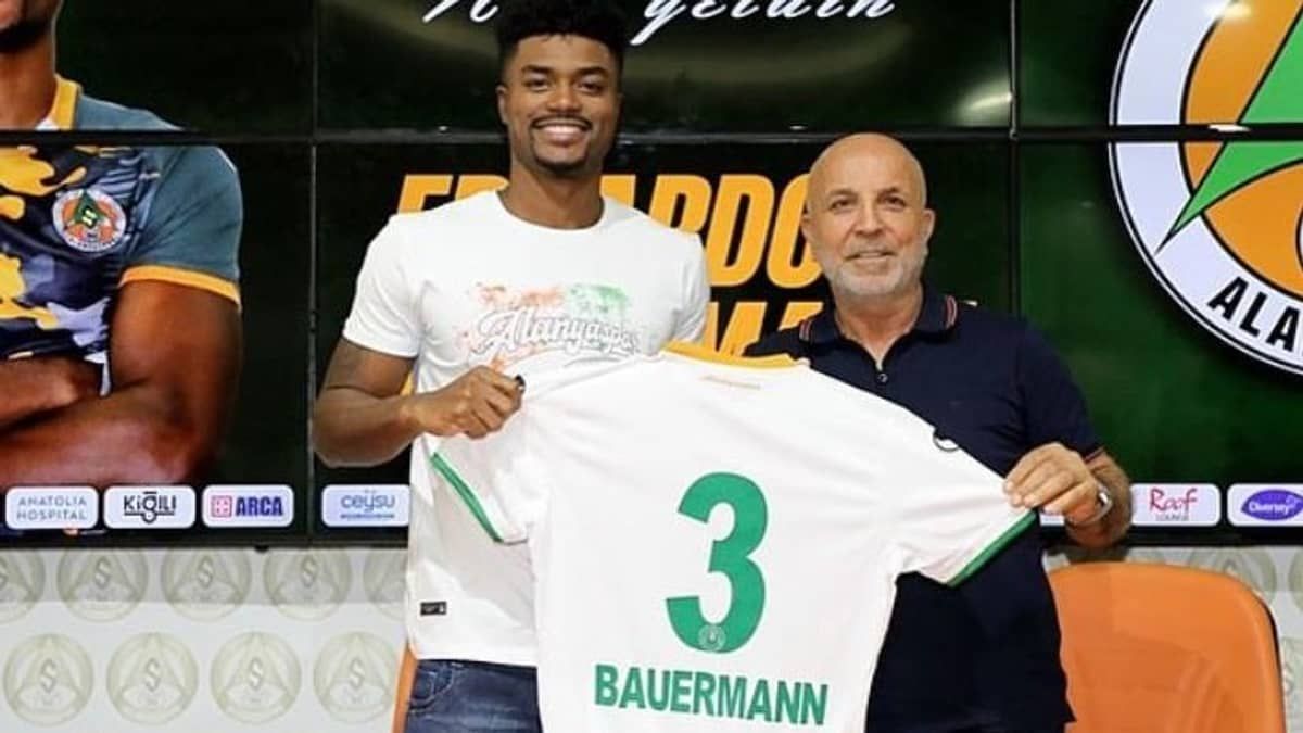 Transferência de Eduardo Bauermann é barrada após ação da CBF; entenda