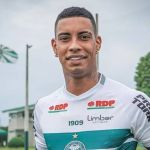 Coritiba suspende contrato do atacante Alef Manga