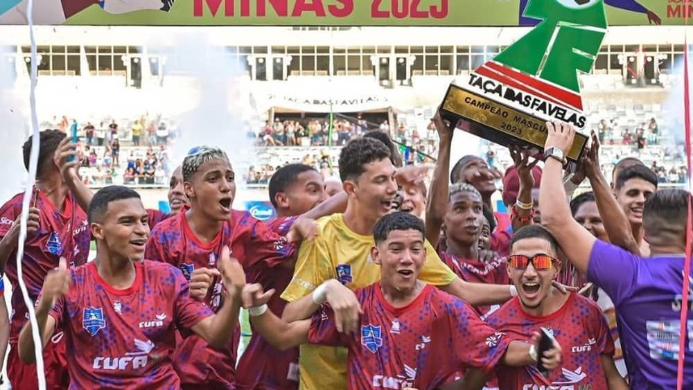 Campeões da Taça Favela recebem premiações do governo de Minas