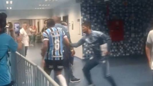 Atletas de Palmeiras e Grêmio entram em confusão na Arena; veja o vídeo
