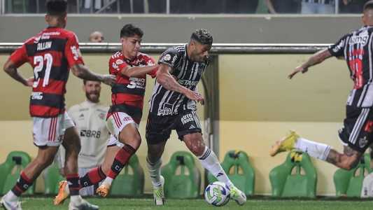 Atlético, de Hulk, perdeu de virada para o Flamengo, no Independência