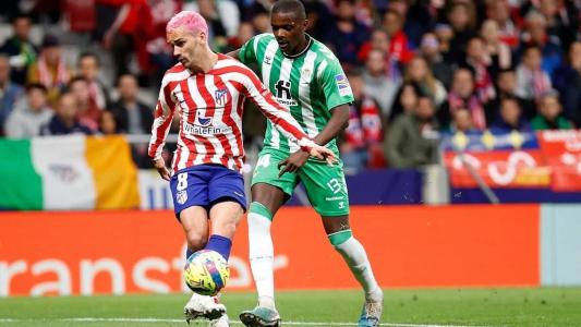 Atlético de Madrid venceu partida neste domingo e mantém busca pelo Real no campeonato espanhol