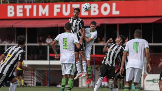 Atlético e América se enfrentaram na Arena Vera Cruz, em Betim